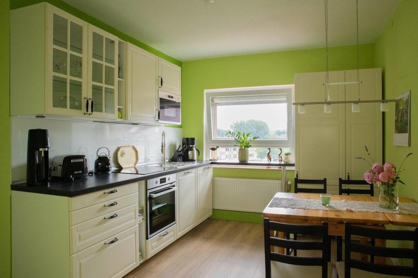 Farbenfrohe Ferienwohnung Детмольд Экстерьер фото